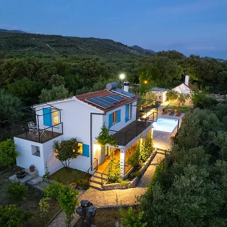 Excellent Villa! Private Forest And Pool,near Sea Villa Dograde