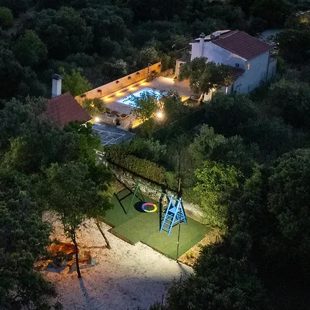 Excellent Villa! Private Forest And Pool,near Sea Dograde